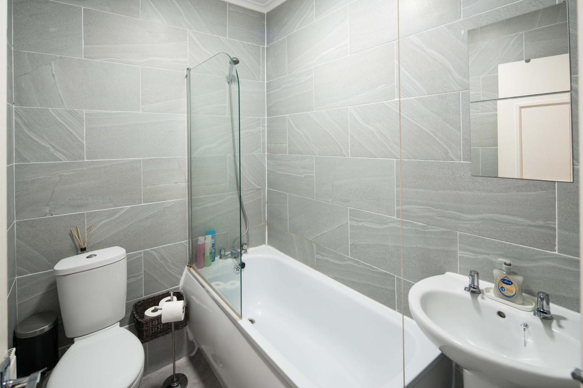 Private Double Room Shared Bathroom Near City Centre ロンドン エクステリア 写真
